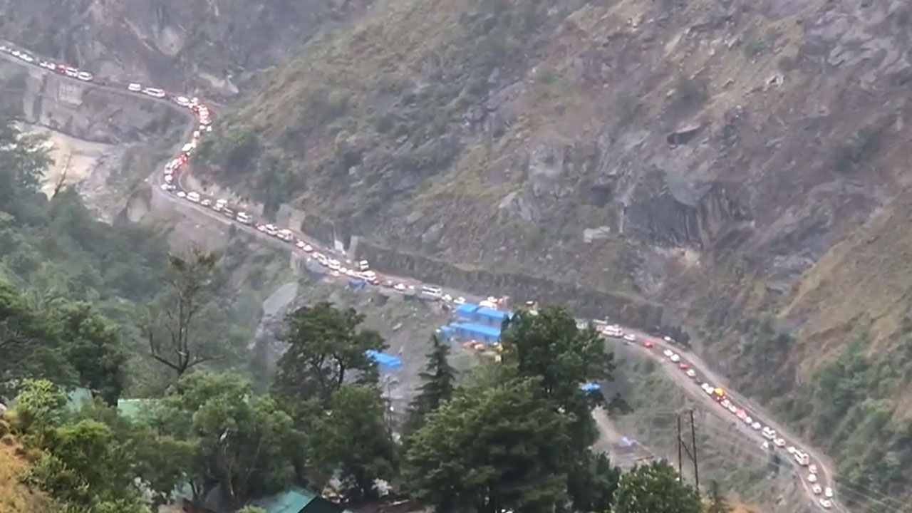 Vehicles Stuck In Long Queues On Joshimath-Badrinath Highway