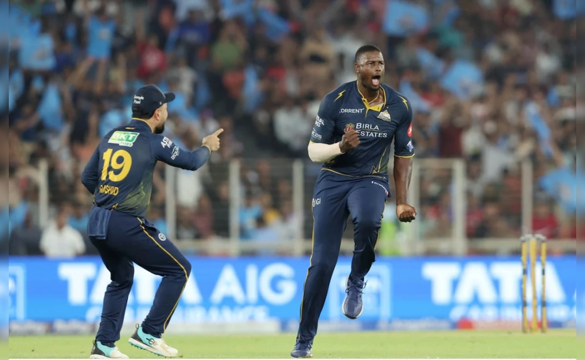 IPL 2026: गुजरात के पेसरों ने कर दिया सुपर कमाल, इस स्पेशल रिकॉर्ड में मीलों आगे, कोई टीम आस-पास भी नहीं