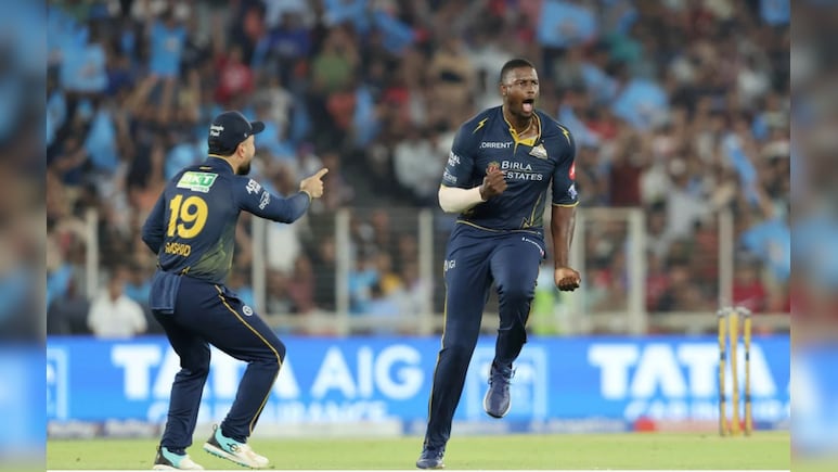 IPL 2026: गुजरात के पेसरों ने कर दिया सुपर कमाल, इस स्पेशल रिकॉर्ड में मीलों आगे, कोई टीम आस-पास भी नहीं
