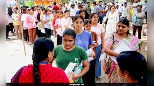 NEET 2026 Admit Card Live Update: नीट यूजी री-एग्जाम एडमिट कार्ड आज हो सकता है जारी, ये चीजें रखें रेडी
