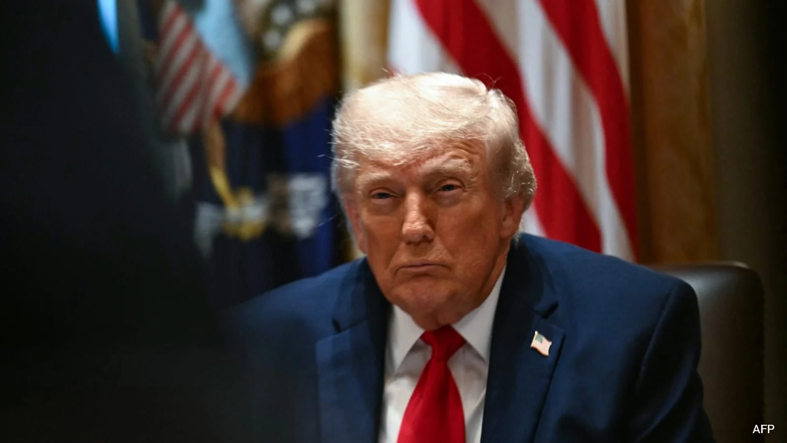 Trump Threatens Oman Over Strait of Hormuz Access