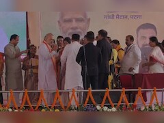 मंत्री पद की शपथ से पहले अमित शाह का पैर छूकर निशांत ने लिया आशीर्वाद, VIDEO