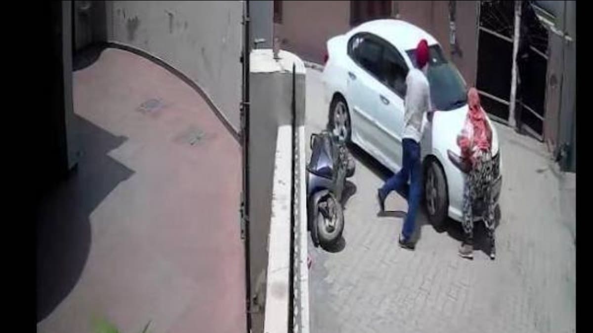 दादा-दादी के सामने पोती को उठा ले गए, CCTV में कैद खौफनाक किडनैपिंग