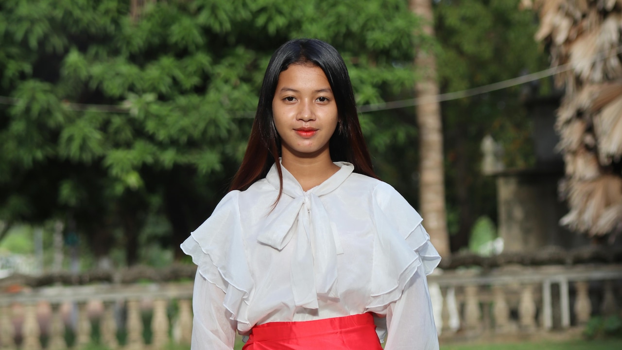 Stylish summer tops that hide sweat stains easily