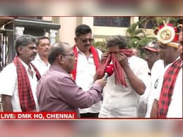 चेन्नई DMK हेडक्वार्टर में NDTV के कैमरे पर रोता दिखा स्टालिन समर्थक, उखड़ने लगे टेंट, VIDEO