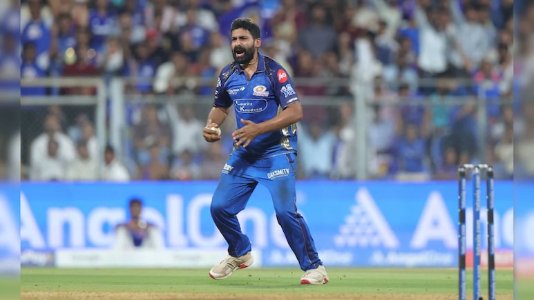 कोण आहे Raghu Sharma? 102 किलो वजन ते मुंबई इंडियन्सचा मॅच विनर; एका लेग स्पिनरच्या जिद्दीची फिल्मी कहाणी