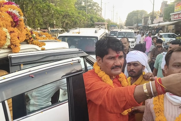 PM मोदी की पेट्रोल-डीजल बचाने की अपील भिंड में बेअसर; BJP नेता के शक्ति प्रदर्शन से जाम, काफिले में इतनी गाड़ी