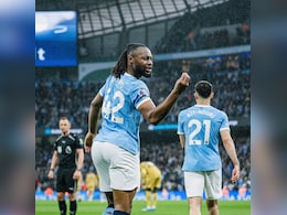 Manchester City Ease Past Crystal Palace To Keep Pressure On Arsenal