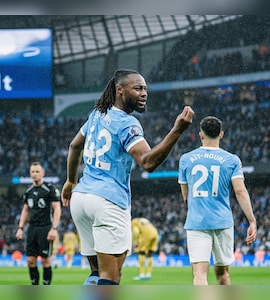Manchester City Ease Past Crystal Palace To Keep Pressure On Arsenal