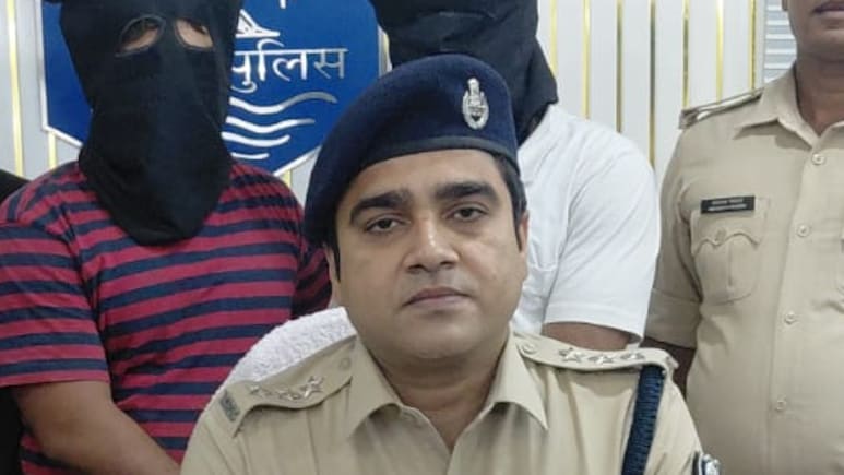 बिहार: पुलिस वर्दी पहनकर ठगी! नोट डबल करने का झांसा देकर कई राज्यों में लूटने वाला गैंग गिरफ्तार