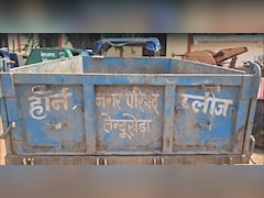 MP के दमोह में कचरा गाड़ी में ढोई गई इंसान की लाश, कूड़े के ढेर के पास ही कर दिया सुपुर्द-ए-खाक !