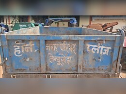 MP के दमोह में कचरा गाड़ी में ढोई गई इंसान की लाश, कूड़े के ढेर के पास ही कर दिया सुपुर्द-ए-खाक !