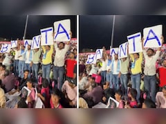 NTA को बैन करो...IPL मैच के दौरान NSUI ने लहराए बैनर, NEET पेपर लीक के खिलाफ प्रदर्शन