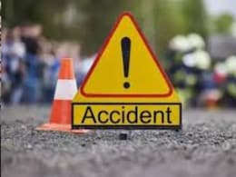 UP News: अंबेडकर नगर में घायलों को मदद करने पहुंचे लोगों को बेकाबू स्विफ्ट कार ने रौंदा, आठ की मौत