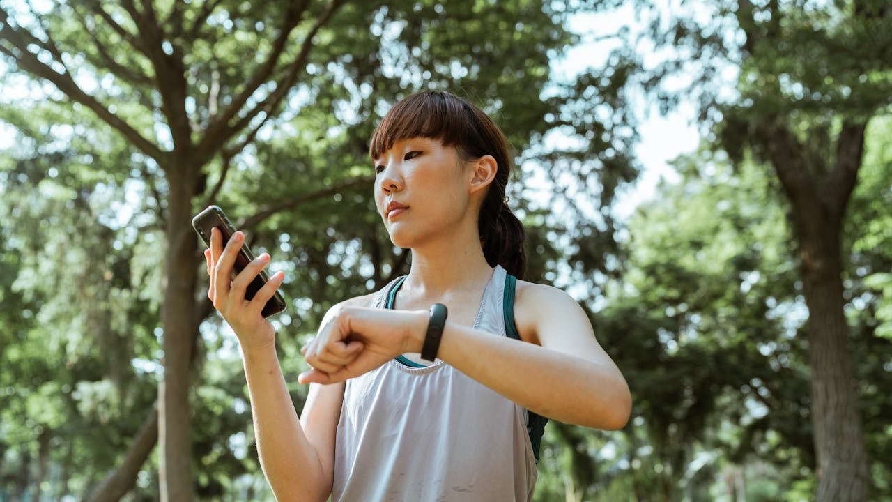 Fitbit Air Fitness Band Launched In India With Screenless Design And AI Health Features