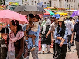 Weather Today: बारिश आएगी या दिल्ली-UP समेत इन राज्यों में फिर सताएगी गर्मी, 17 शहरों का तापमान 44 पार