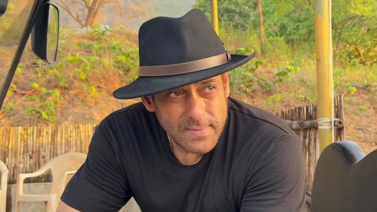 सलमान खान को किसने पहनाई 'टोपी'? भाईजान ने शेयर की फोटो, फैन बोले- भाई की झलक सबसे अलग