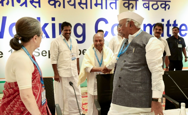 How Sonia Gandhi, AK Antony Solved Kerala Stalemate: Inside Story