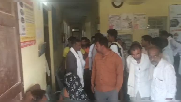 कोटा में 4 महीने के बच्&zwj;चे की टीकाकरण के बाद मौत, पर&zwj;िजनों ने क&zwj;िया हंगामा &nbsp;