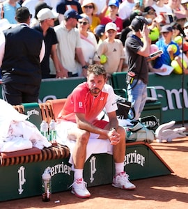 Stan Wawrinka Waves Emotional Goodbye To French Open After Losing In 1st Round