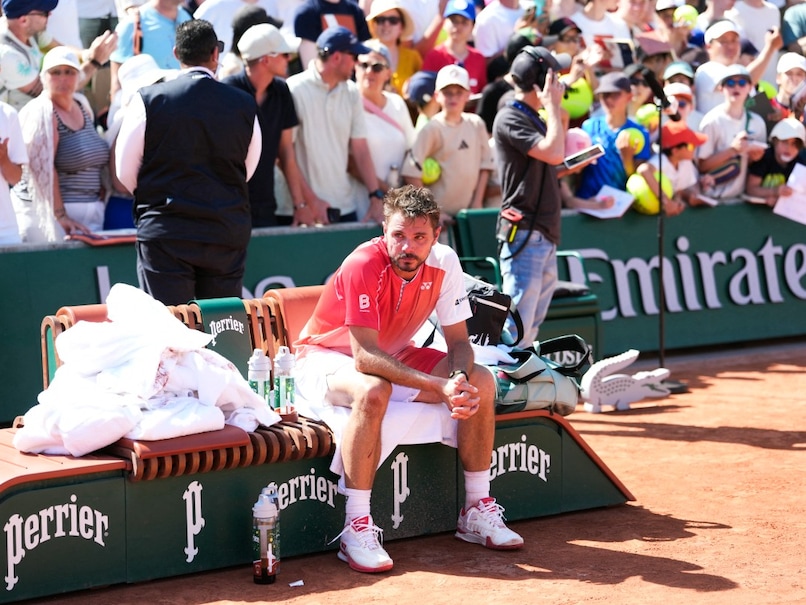 Stan Wawrinka Waves Emotional Goodbye To French Open After Losing In 1st Round