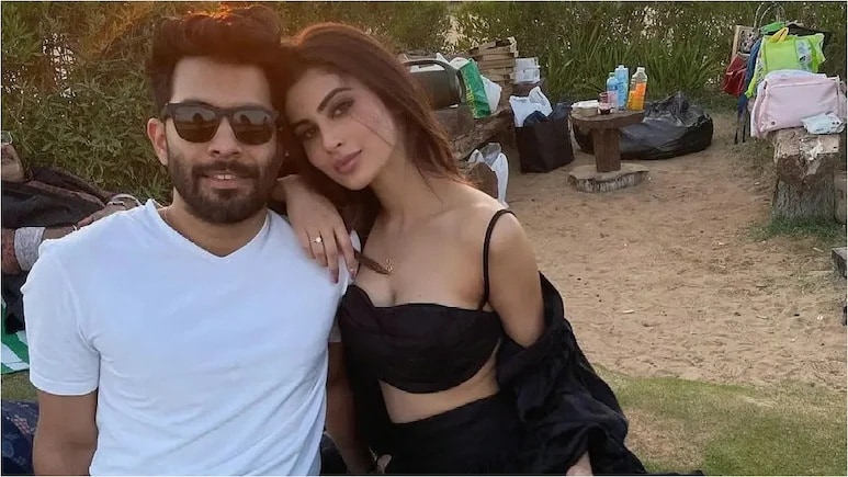 पति संग तलाक की अफवाहों पर Mouni Roy ने पहली बार दिया रिएक्शन,सोशल मीडिया पर कह डाली ये बात