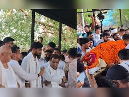 चचेरे भाई अखिलेश-धर्मेंद्र या चाचा शिवपाल नहीं, प्रतीक यादव को ससुर ने दी मुखाग्नि, अंतिम संस्कार में दिखा पूरा यादव परिवार