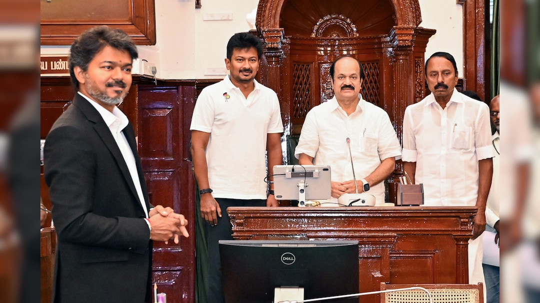 Tamil Nadu Government Formation Highlights: Vijay Meets Allies To Rally Support As Row Erupts Over Astrologer's Appointment