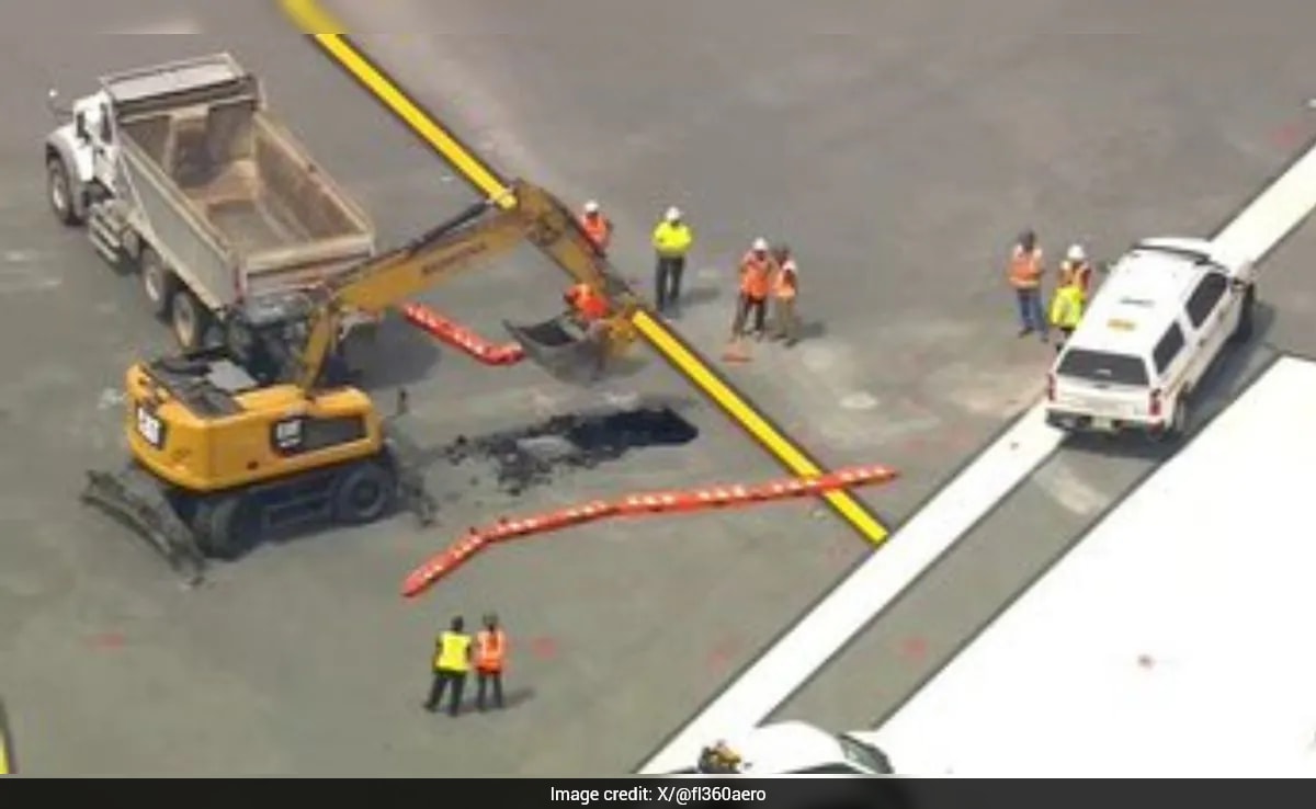 Sinkhole Near New York's LaGuardia Airport Shuts Runway, Causes Massive Flight Delays