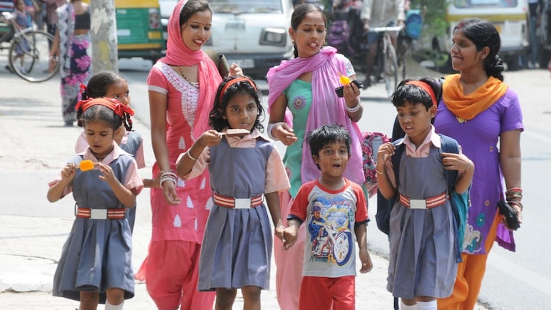 UP School Summer Vacation: यूपी में गर्मियों की छुट्टियां शुरू, इस बार क&zwj;ितनों दिनों का समर वेकेशन?