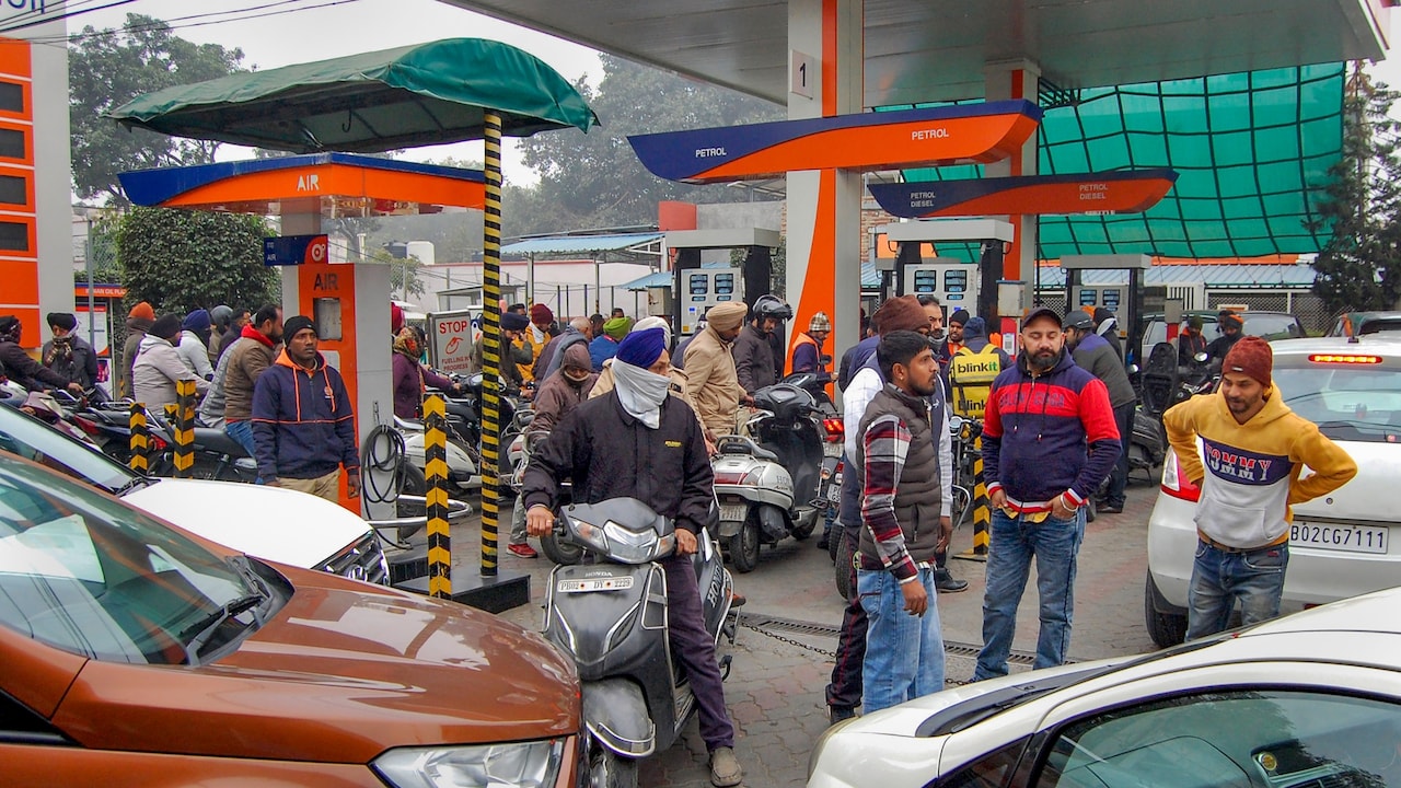 Delhi's 'No PUC, No Fuel' Day 1: Cameras On, But No Officials At Pumps