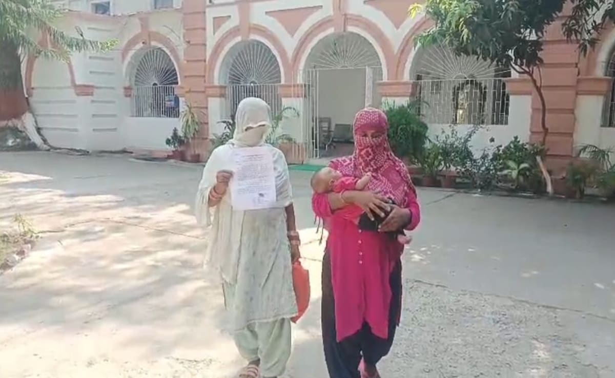 Bihar: शादी से पहले बनी मां, अब वादे से मुकरा प्रेमी, 1 महीने का बच्चा गोद में लिए चक्कर काट रही युवती — WellsTrack