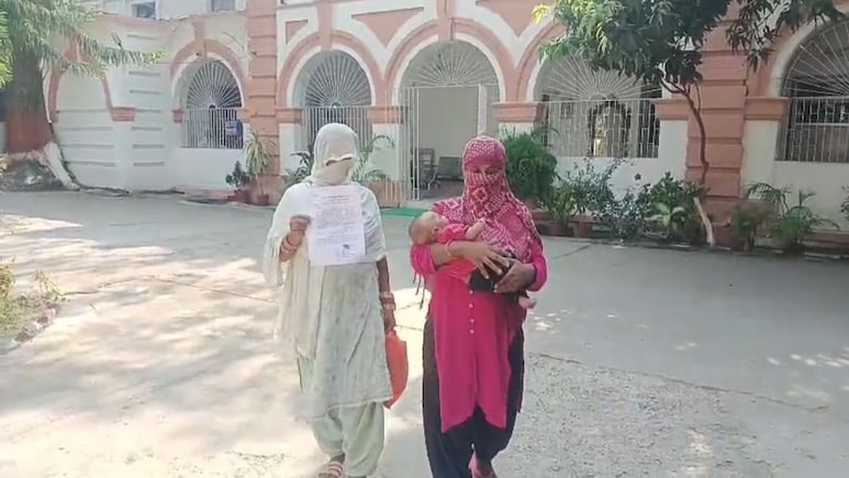 Bihar: शादी से पहले बनी मां, अब वादे से मुकरा प्रेमी, 1 महीने का बच्चा गोद में लिए चक्कर काट रही युवती