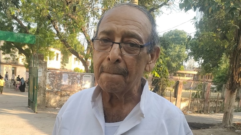 Oldest NEET Aspirant: 71 साल की उम्र में NEET एग्जाम... मां का सपना पूरा करने UP के अशोक बहार ने अब तक नहीं मानी हार