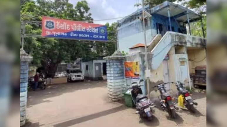 गुजरात के जूनागढ़ में बड़ा सड़क हादसा, 2 यात्रियों की मौत, 15 घायल