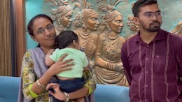 छत्तीसगढ़ के बच्चे को दुबई के NRI कपल ने किया अडॉप्ट, निखिल-स्नेहा का इंतजार हुआ खत्&zwj;म