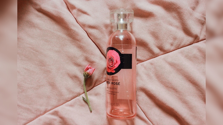 Rose Face Mist: गर्मी में चेहरा लग रहा है थका हुआ? गुलाब फेस मिस्ट देगा इंस्टेंट फ्रेशनेस