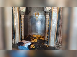 भोजशाला में सूर्योदय होते ही उमड़ा आस्था का सैलाब, वाग्देवी मंदिर में पूजा-अर्चना करने पहुंच रहे श्रद्धालु
