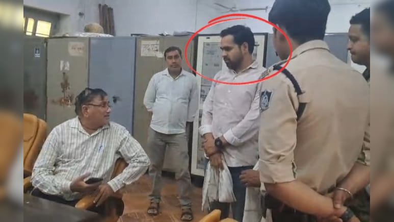MP का &lsquo;मुन्नाभाई&rsquo;! दूसरे छात्र की जगह पेपर देने पहुंचा युवक, फोटो न मिलने से खुली पोल