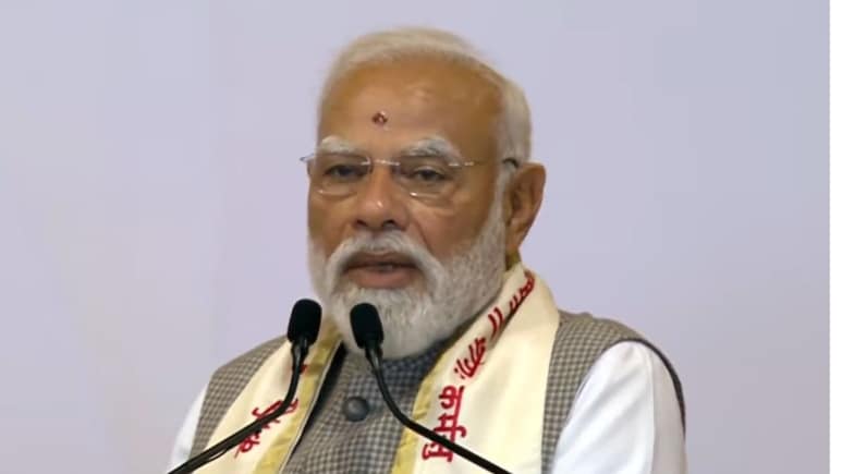 PM Modi ने अपनी संवेदनशीलता से जीता दिल, दूल्हा-दुल्हन और 5000 मेहमानों को न हो दिक्कत, इसलिए कार से चले 18 KM
