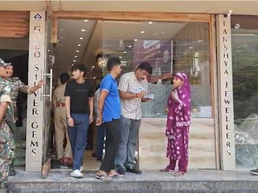 राजधानी रायपुर में ज्वेलरी दुकान में करोड़ों की चोरी, चोरों ने सोने चांदी के गहनों पर किया हाथ साफ