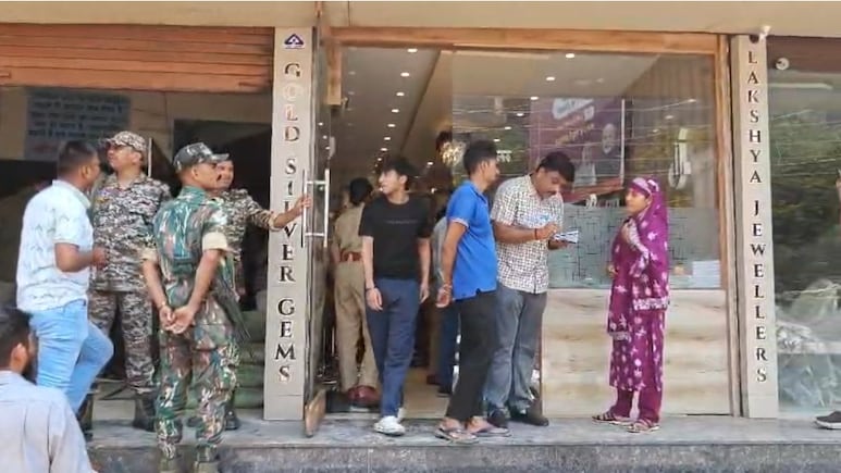 राजधानी रायपुर में ज्वेलरी दुकान में करोड़ों की चोरी, चोरों ने सोने चांदी के गहनों पर किया हाथ साफ