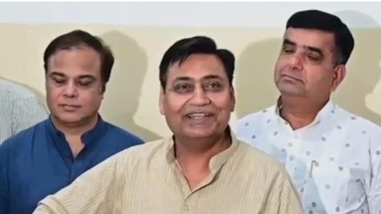 'राजस्थान में जो नेता अपनी सीट नहीं बचा पाए वो बंगाल में जीत कैसे दिलाएंगे? राजेंद्र राठौड़ को क्रेडिट देने पर डोटासरा का सवाल
