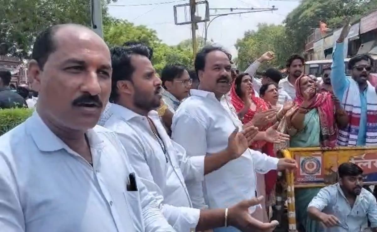 Indore Police vs BJP: बीजेपी नेता को थप्पड़ जड़ने पर बवाल, दो पुलिसकर्मी निलंबित, टीआई लाइन अटैच
