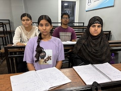 NEET UG Re Exam 2026: 'पेन-एंड-पेपर' खत्म करो! 21 जून की परीक्षा CBT मोड में कराने के लिए SC में अर्जी
