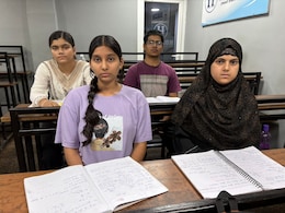 NEET UG Re Exam 2026: 'पेन-एंड-पेपर' खत्म करो! 21 जून की परीक्षा CBT मोड में कराने के लिए SC में अर्जी
