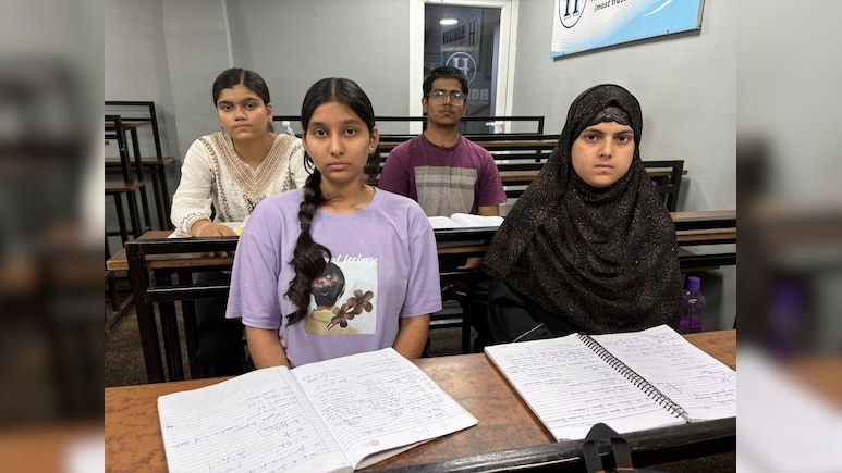 NEET UG Re Exam 2026: 'पेन-एंड-पेपर' खत्म करो! 21 जून की परीक्षा CBT मोड में कराने के लिए SC में अर्जी