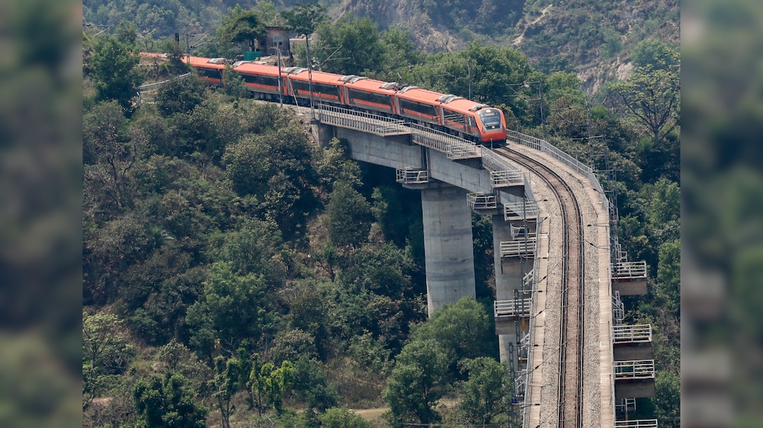 Jammu-Srinagar Direct Vande Bharat Express Begins Commercial Operation Amid Fanfare