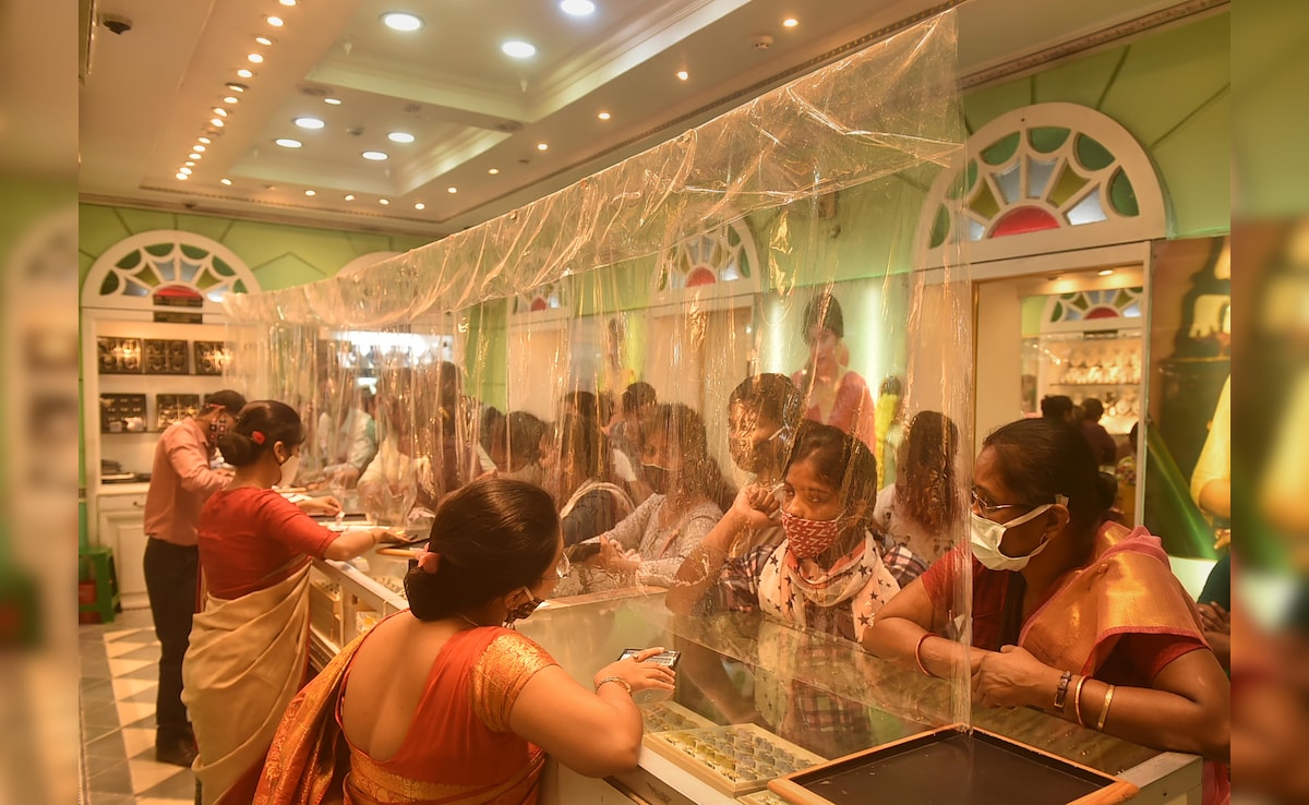Gold-Silver Return: जंग के बाद भी सोने-चांदी ने निवेशकों की कराई बल्ले-बल्ले, दिया बंपर रिटर्न