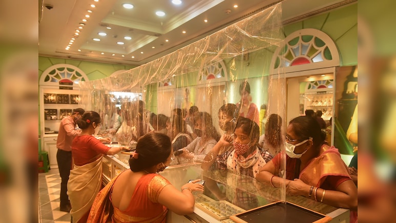 Gold-Silver Return: जंग के बाद भी सोने-चांदी ने निवेशकों की कराई बल्ले-बल्ले, दिया बंपर रिटर्न